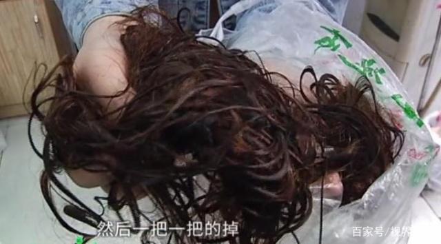 易倍体育网站：花750元接长发第二天全掉了女孩怒曝光：相亲都没有成功！(图1)