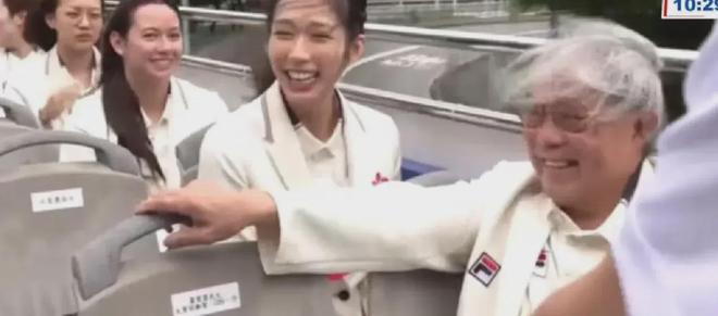 易倍体育网站：霍震霆曝巴黎趣事郭晶晶忙着工作没空聚餐回家后还没见到孙子(图4)