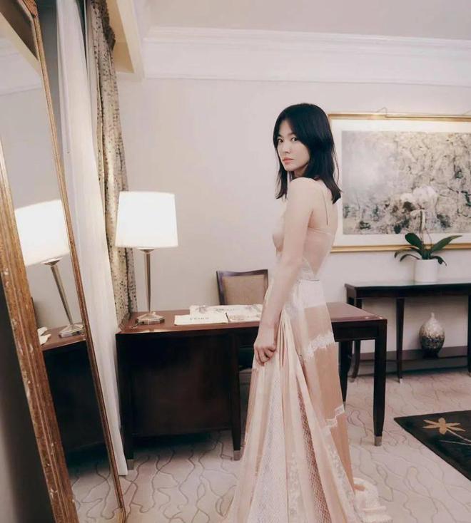 Emc易倍体育：宋慧乔孙艺珍全智贤韩国女艺人真的好爱接发啊！(图9)