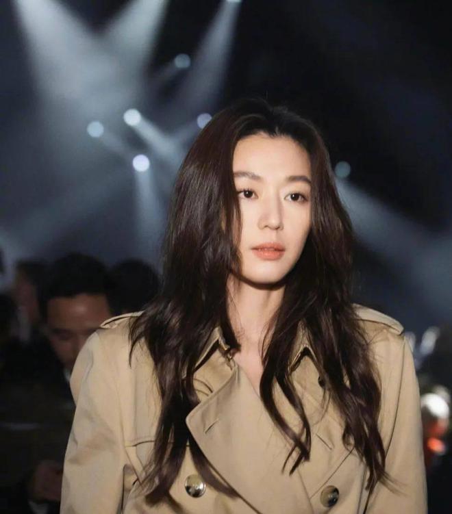 Emc易倍体育：宋慧乔孙艺珍全智贤韩国女艺人真的好爱接发啊！(图10)