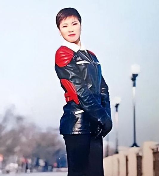 尼姑开豪车住别墅与2个和尚结婚东窗事发时屋里还藏着假发(图3)