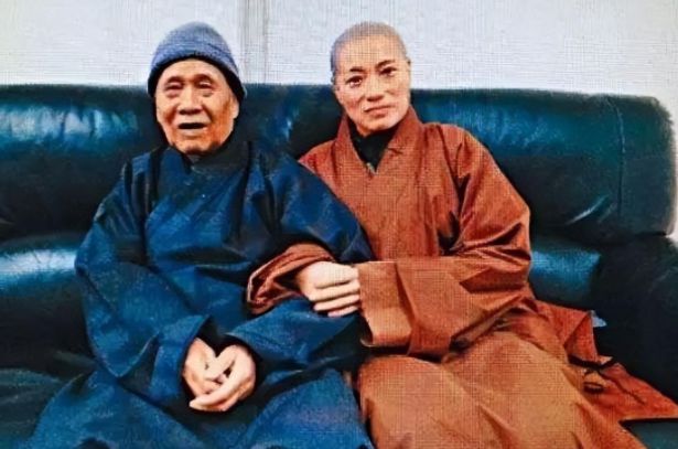 尼姑开豪车住别墅与2个和尚结婚东窗事发时屋里还藏着假发(图6)