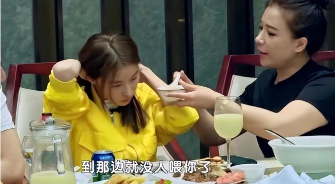 辽宁16岁巨婴刘思琦：吃饭靠妈喂每天花销过万今让人刮目相看(图6)