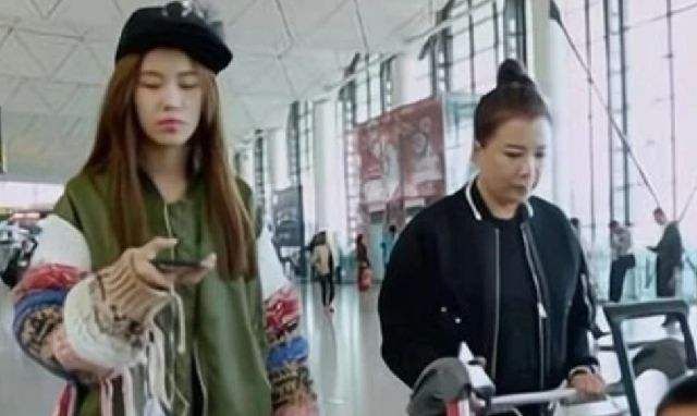 辽宁16岁巨婴刘思琦：吃饭靠妈喂每天花销过万今让人刮目相看(图16)