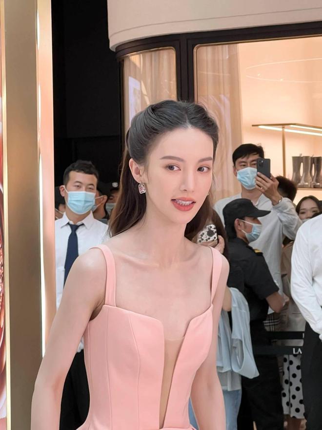 易倍体育网站：为变瘦不敢吃饭头发稀疏到渗人娱乐圈的“畸形审美”真不高级(图5)
