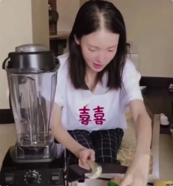 秃头脸凹身瘦如柴从吴谨言到金晨被无效瘦身反噬的女星好多(图4)