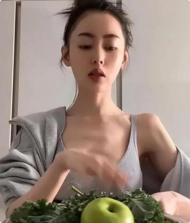 秃头脸凹身瘦如柴从吴谨言到金晨被无效瘦身反噬的女星好多(图14)