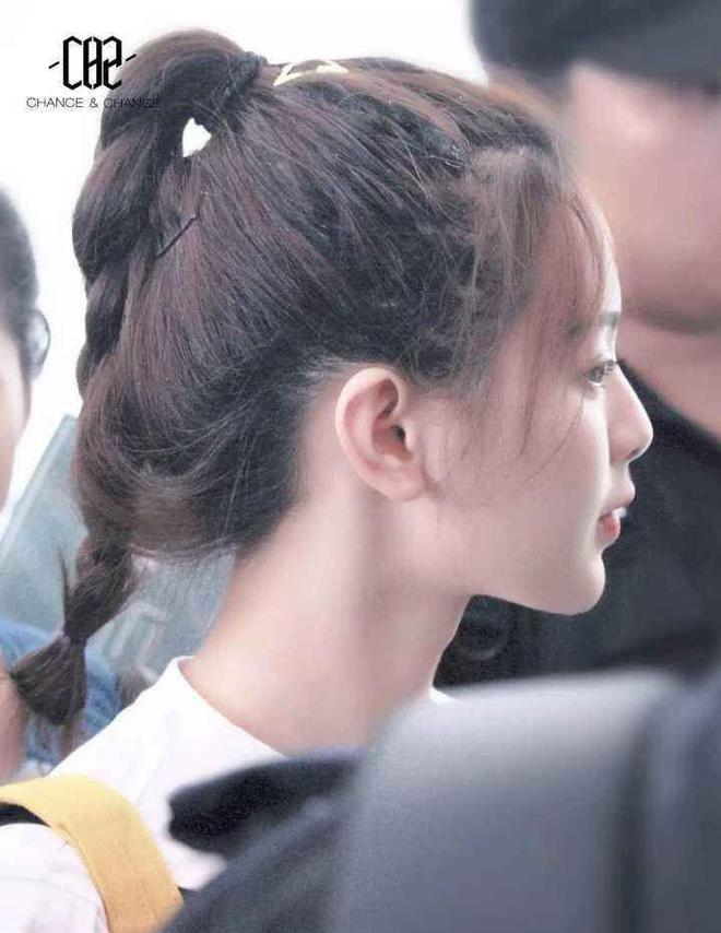 村花杨超越网友偶遇在理发店接发：真人与镜头里稍有不同？(图4)
