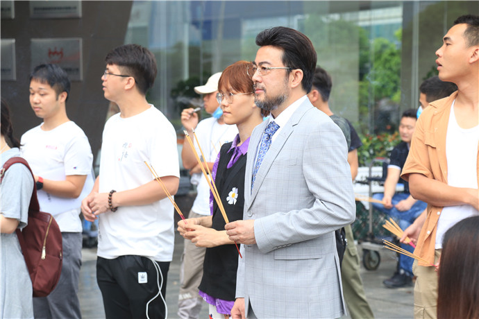易倍体育网站：真人发假发怎么辨别？告诉你一个简单方法轻松分辨超实用！(图7)