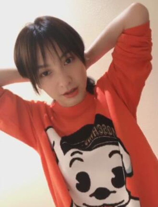 易倍体育网站：吴昕生日直播中暴露真正的头发长度网友直呼太耿直!(图3)