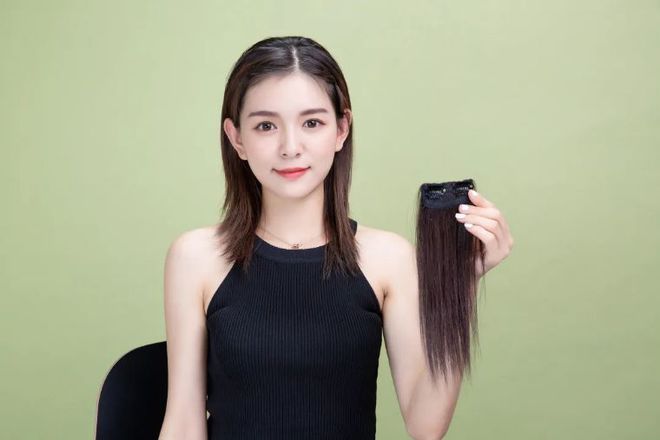 Emc易倍体育：头发蓬松饱满的小秘诀垫发片助你成女神(图1)