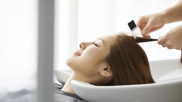 头发到底隔几天洗一次最好？很多人做错了难怪掉发越来越严重(图9)