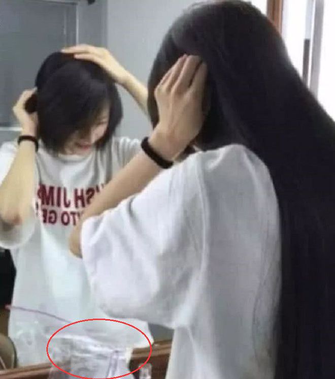 易倍体育网站：郑爽晒出长发照片却被桌子的袋子吸引了网友：接发好麻烦(图4)