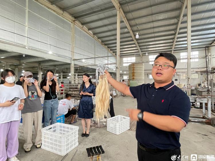 好品山东丨被称为“黑黄金”的发制品带领山东这座古城镇走出国门(图2)