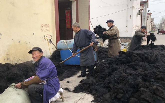 易倍体育网站：农村收头发的人赚钱吗？收回去的头发有啥用？老农详细告诉你(图4)