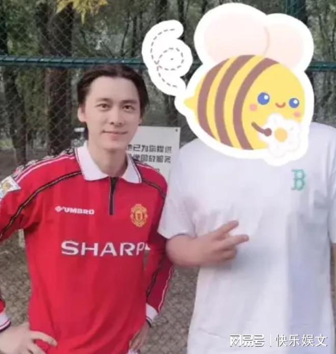 李易峰近照曝光引热议发际线后移显素人气质揭秘圈内发量秘密(图2)