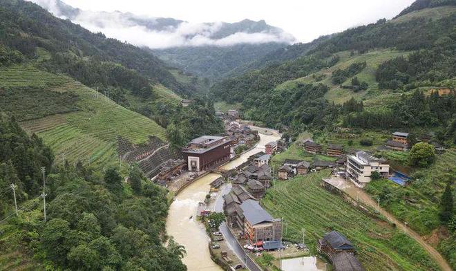 “天下第一长发村”头发竟然比人长？(图1)