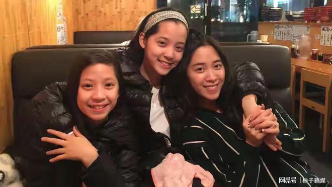 欧阳娜娜看到都要哭了！素颜侧脸扁平头发稀疏网友p图笑晕了(图5)