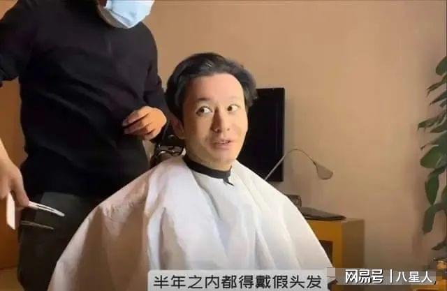 被叶柯榨干？46岁黄晓明大方展示剪发过程发量浓密力破戴假发传闻(图2)