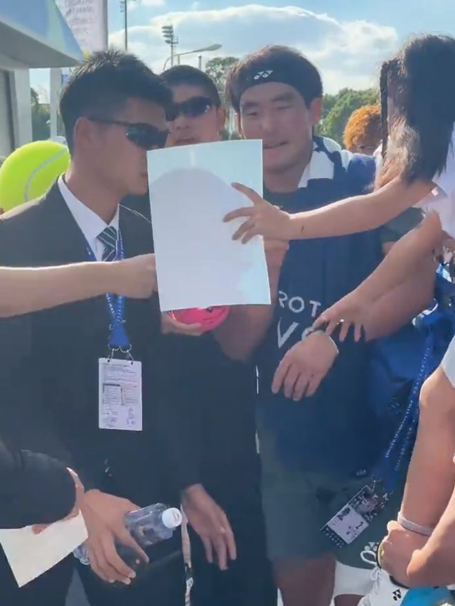 布云朝克特透露一早感觉会输：太疲惫没时间休息人气爆棚被围堵(图4)