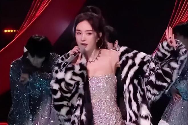 这样的“性凝视”太丑陋了！赵丽颖杨幂李沁等都是受害者(图8)
