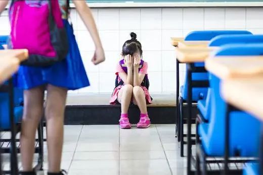易倍体育网站：霸凌者有恃无恐受害者打掉牙往肚里咽谁把他们被逼上“绝路”(图7)