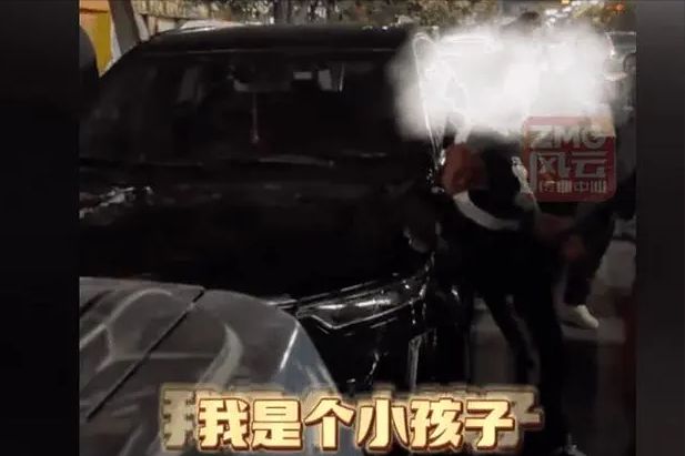 易倍体育网站：霸凌者有恃无恐受害者打掉牙往肚里咽谁把他们被逼上“绝路”(图20)