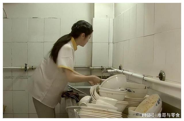 十五年后再看凤姐简直是“人间清醒”！所有人都欠她一个道歉(图5)