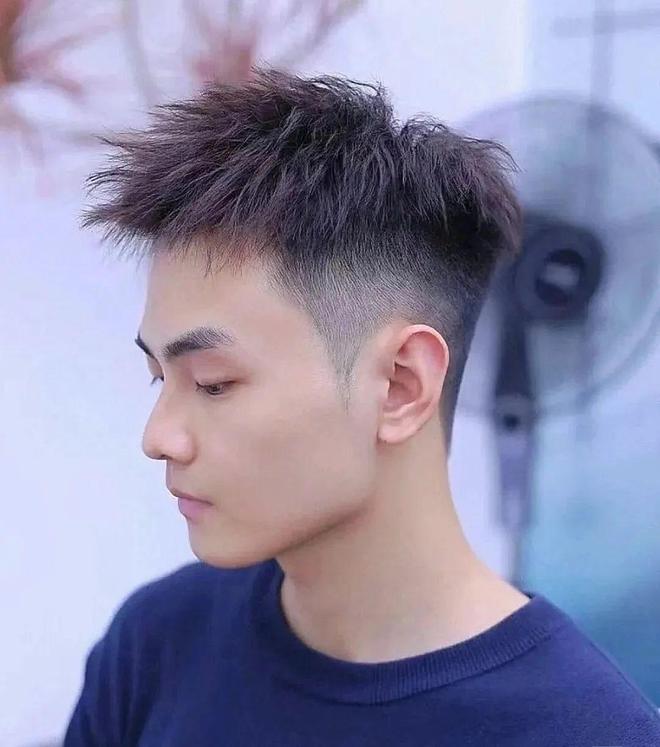 男生别乱剪发型了建议试试这3款发型潮流帅气提升颜值！(图2)