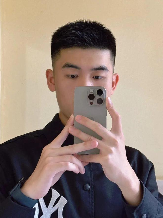 男生别乱剪发型了建议试试这3款发型潮流帅气提升颜值！(图3)