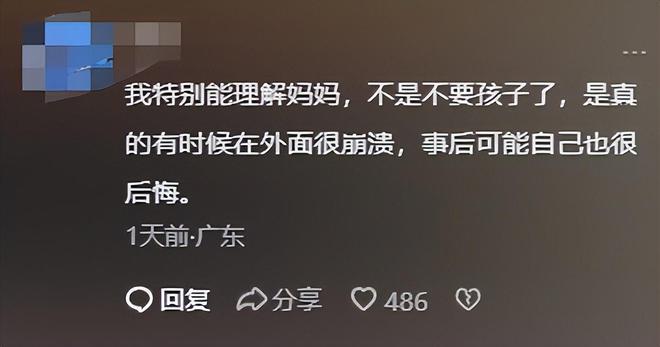 母亲飞踹女儿、薅头发拖拽赤裸上身站街上网友却表示能理解！(图8)
