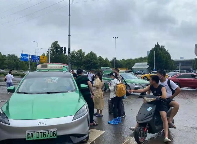 为什么大家宁愿等网约车也不愿意去坐就在路边的出租车？(图4)