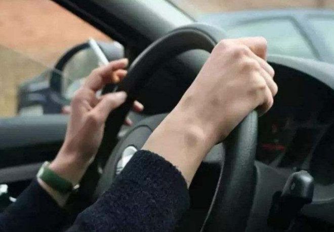为什么大家宁愿等网约车也不愿意去坐就在路边的出租车？(图7)
