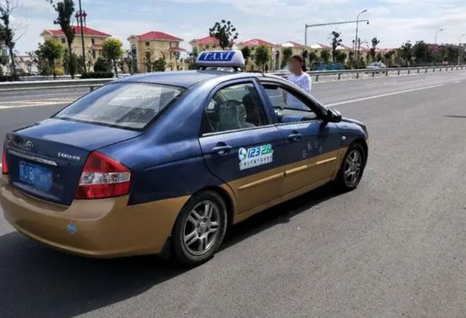为什么大家宁愿等网约车也不愿意去坐就在路边的出租车？(图12)