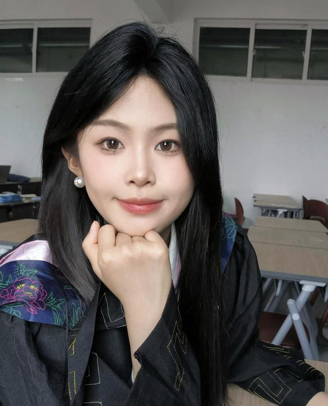 Emc易倍体育：高颅顶假发片氛围感美女的秘密武器！(图2)