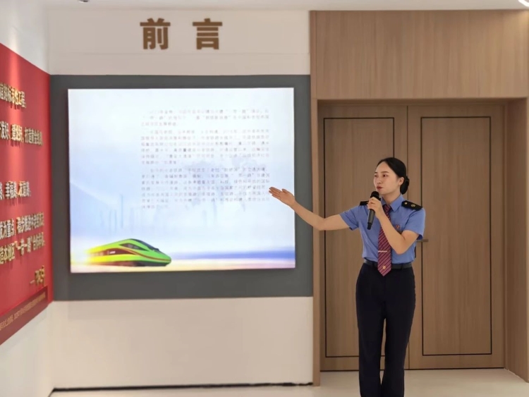 易倍体育网站：绽放在中老铁路上的昆铁职院“小花儿”们(图5)