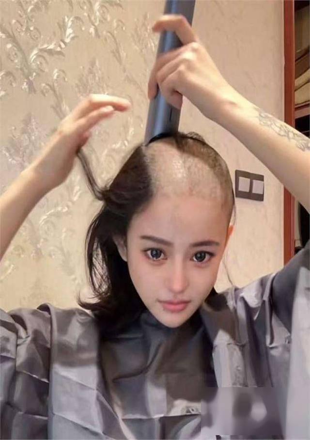 “咖啡”画作背后隐藏的秘密原来是润钇“硅爱智能”仿真人机器人(图16)