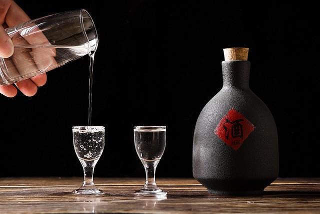 易倍体育网站：蛇茅热度下降茅台散飞价格来到869元！(图2)