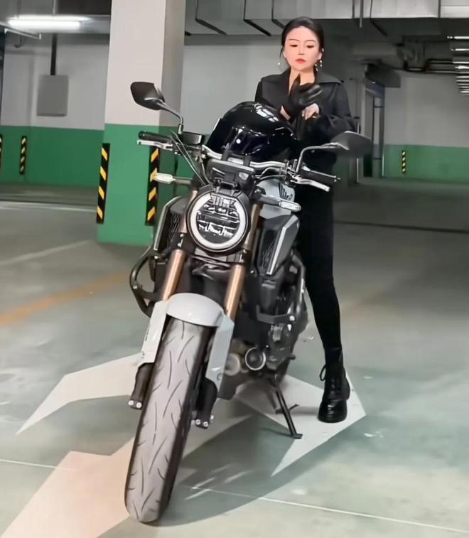 苹果姐姐素颜劝网友千万别整容结果就是自己很疼老公也走了！(图4)