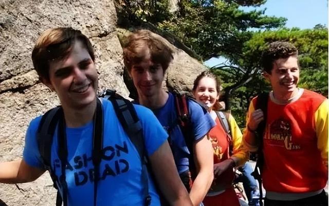 大量瑞士女孩涌入中国表面是来旅行实际每次都带走大量假发(图9)