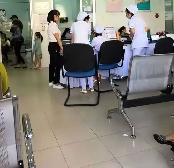 Emc易倍体育：越南姑娘远嫁中国多年后回娘家哭了3天丈夫：不是我的错(图12)