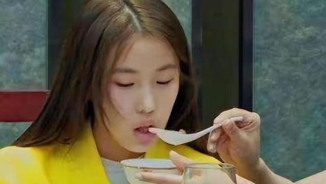 吃饭靠喂！富家女刘思琦的惊人经历曝光！(图2)