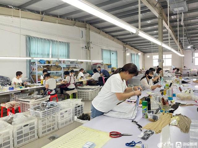 被称为“黑黄金”的发制品带领山东这座古城镇走出国门跑出“加速度”(图5)