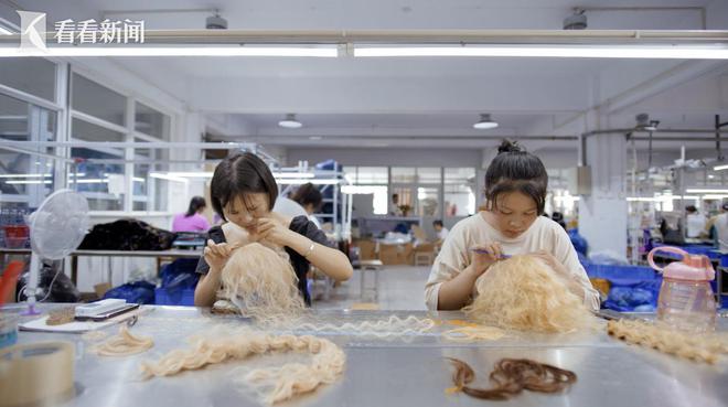 Emc易倍体育：做假发几道工序？钩几针？“假发之都”许昌告诉你(图2)