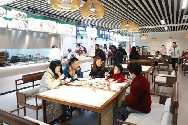 成都青羊：家门口社区食堂办家宴环境星级价格亲民(图2)