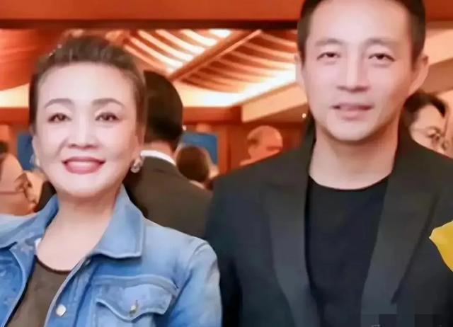 Emc易倍体育：汪小菲发绝交声明张兰直播爆矛盾网友劝冷静抚养权或生变(图3)