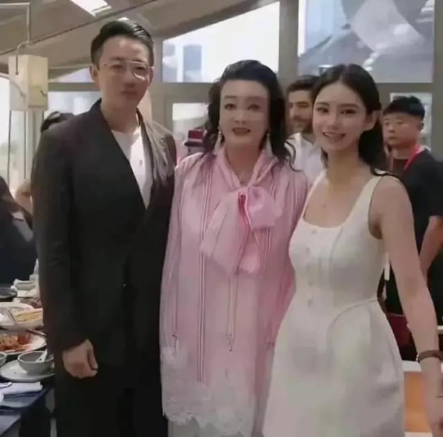 Emc易倍体育：汪小菲发绝交声明张兰直播爆矛盾网友劝冷静抚养权或生变(图4)