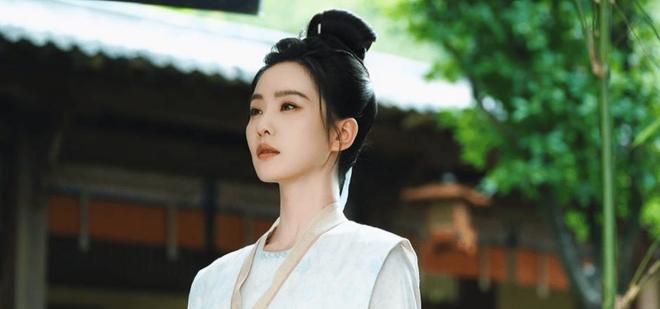 从头到脚皆可替？38岁刘诗诗这个镜头戳穿多少流量明星的体面(图3)