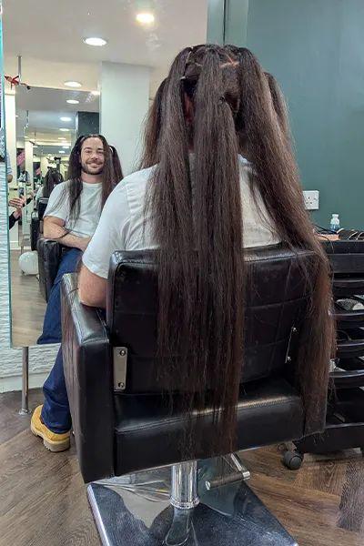 二人合力捐赠长达26米的头发只为帮助患癌儿童戴上免费假发(图5)