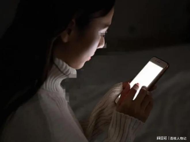 女子偷情被侄子看见侄子：要我保密可以得满足我一个要求(图2)